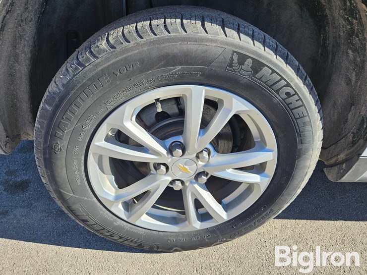 2017-chevrolet-equinox-lt-image-17