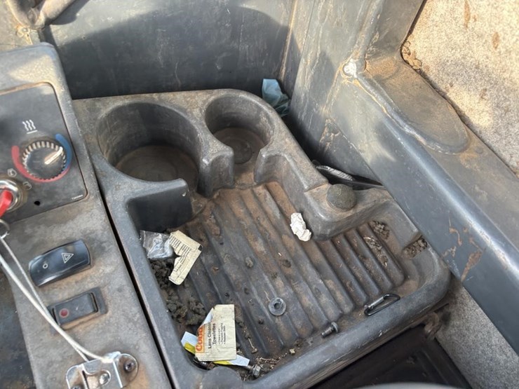 2005-deere-624j-image-40