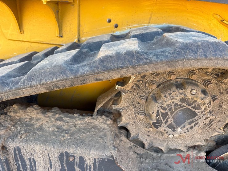 2023-deere-317g-image-11