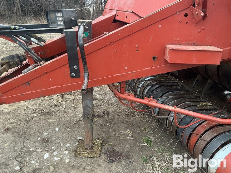 hesston-4910-image-20