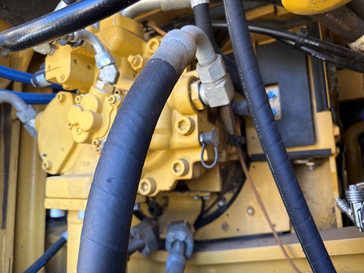 2011-caterpillar-336e-image-63