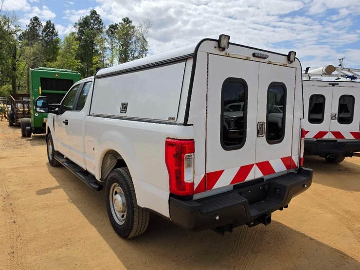 2019-ford-f250-xl-image-2