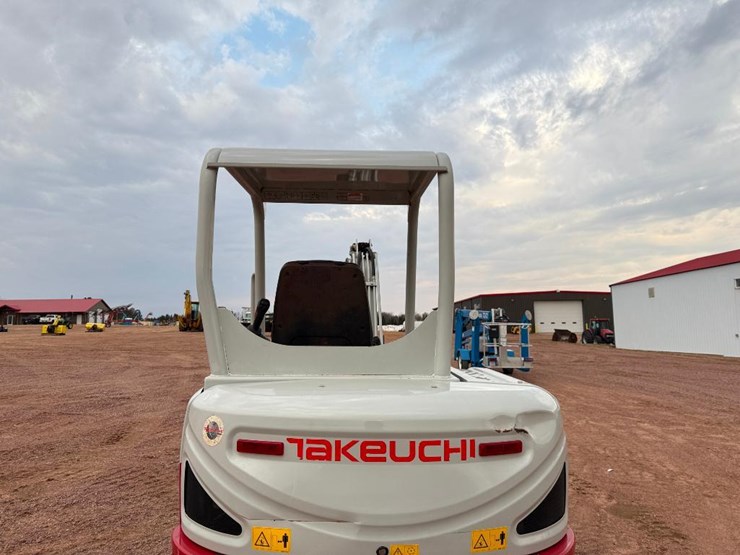 takeuchi-tb235-2-image-21