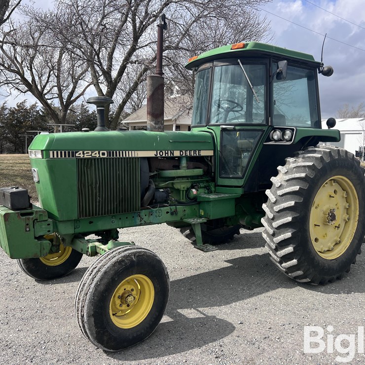 1982 JOHN DEERE 4240