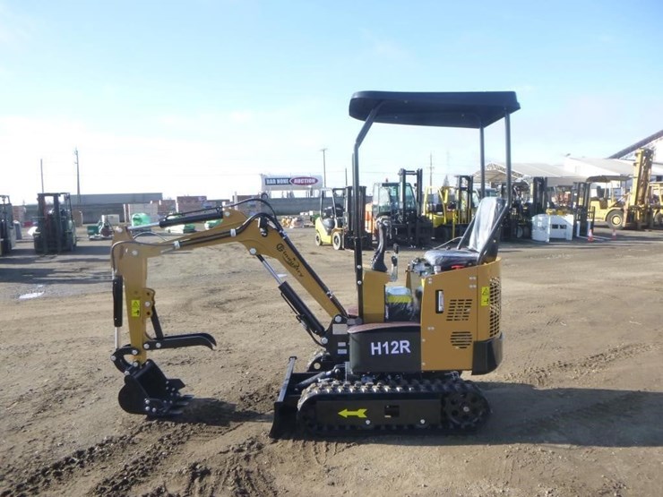 2025-agt-h12r-hydraulic-excavator-image-5