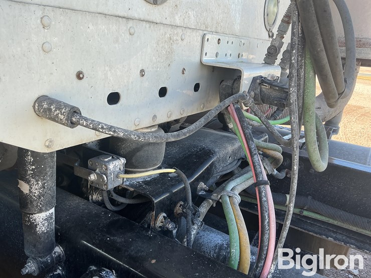 2017-freightliner-coronado-132-image-11