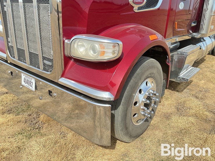 2017-peterbilt-567-image-9