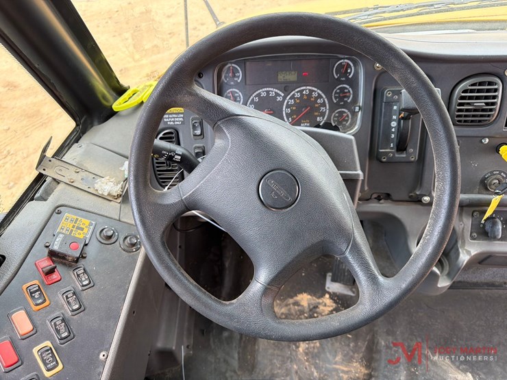 2008-thomas-saf-t-liner-c2-image-22