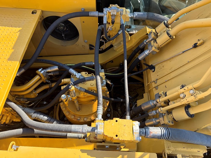 2011-caterpillar-336e-image-41