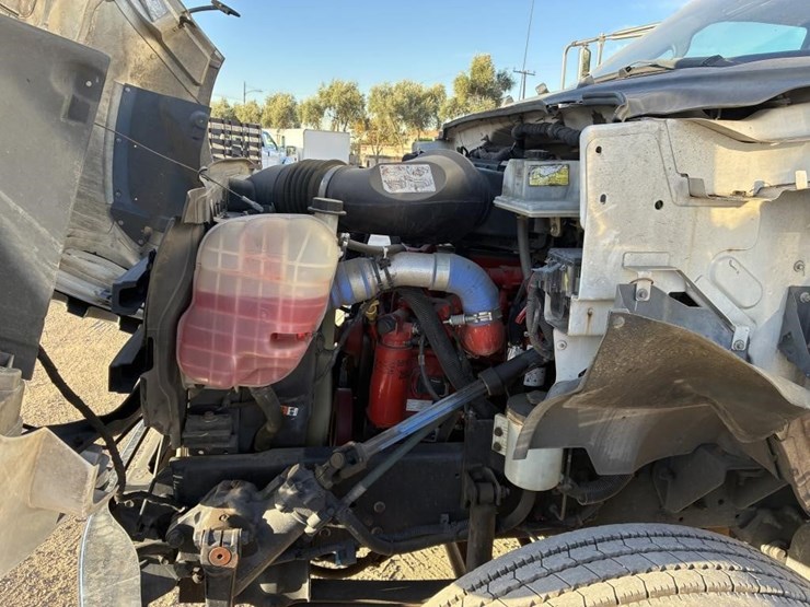 2013-ford-f650-xlt-image-9