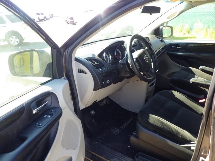 2017-dodge-grand-caravan-image-5