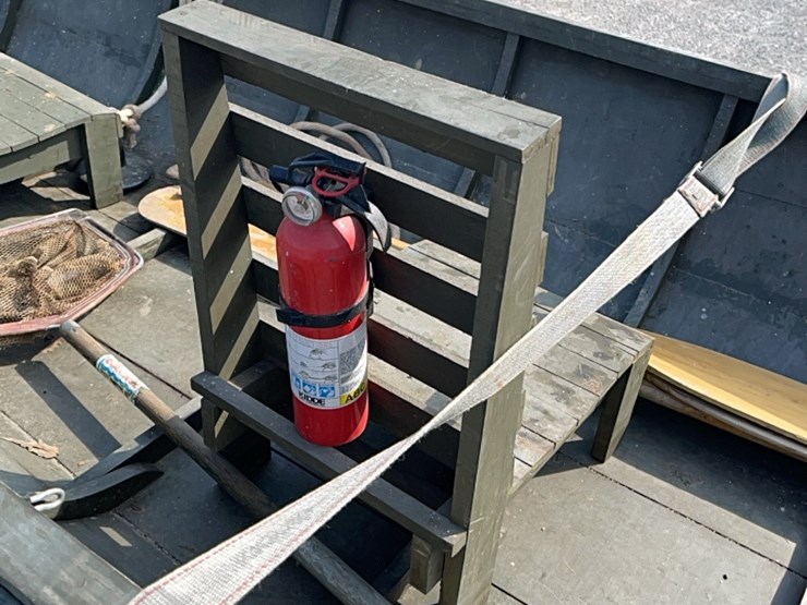 rare-super-nice-wood-reelfoot-lake-calhouns--stump-jumper-boat-with-original-seats-with-trailer-image-18