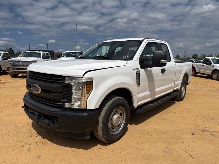 2019-ford-f250-xl-image-2