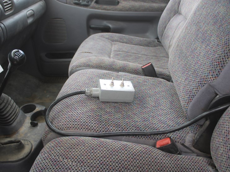 1999-dodge-3500-image-34