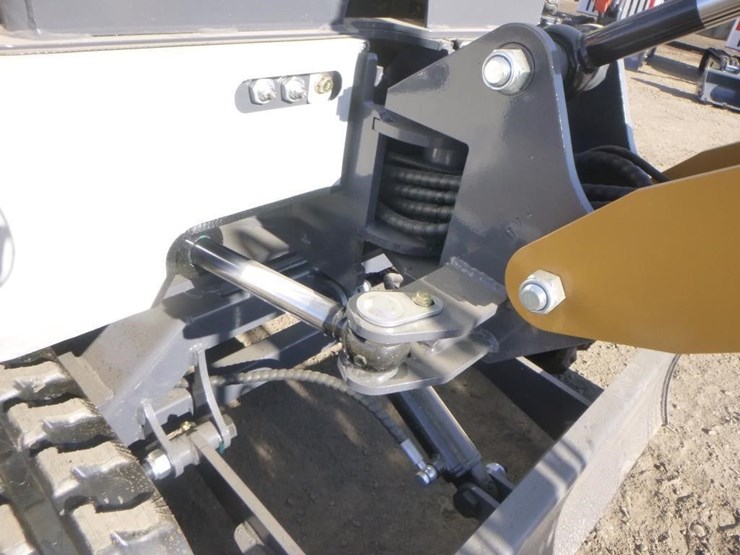 me20-hydraulic-excavator-image-17