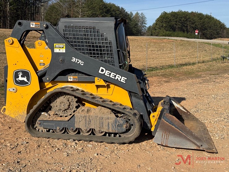 2023-deere-317g-image-2