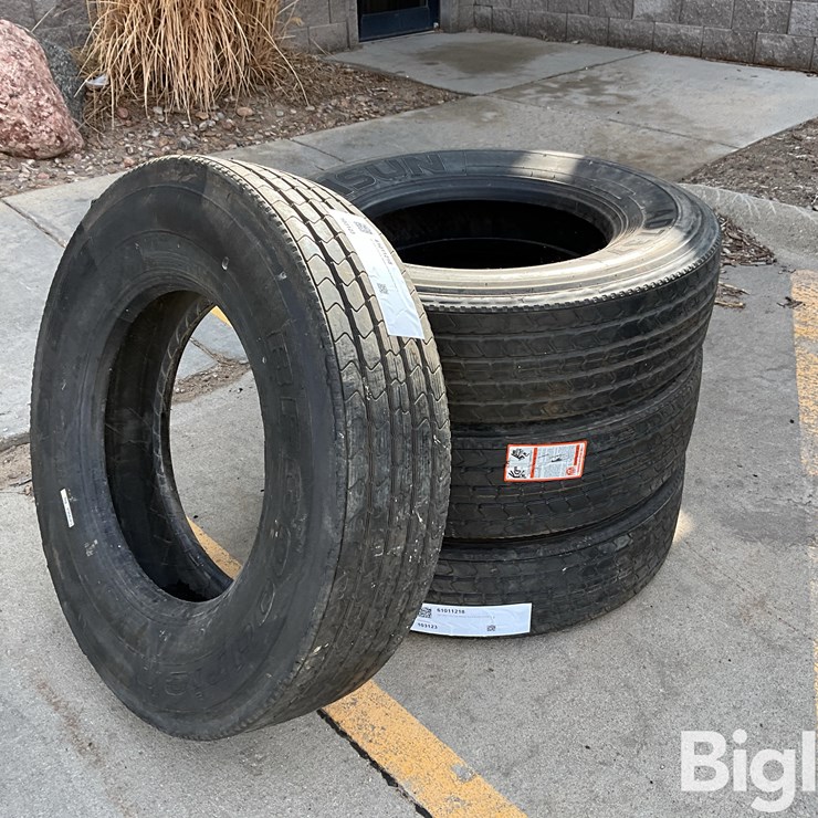 Recapped 275/80R22.5 Tires