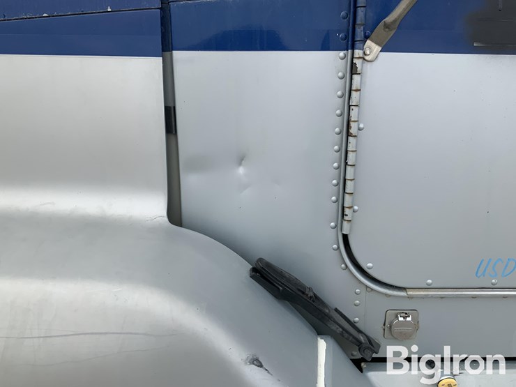 1995-freightliner-fld120-image-12