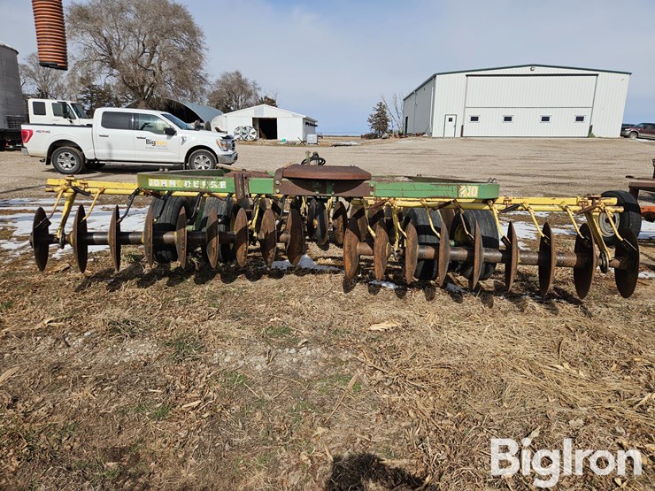 john-deere-210-image-6