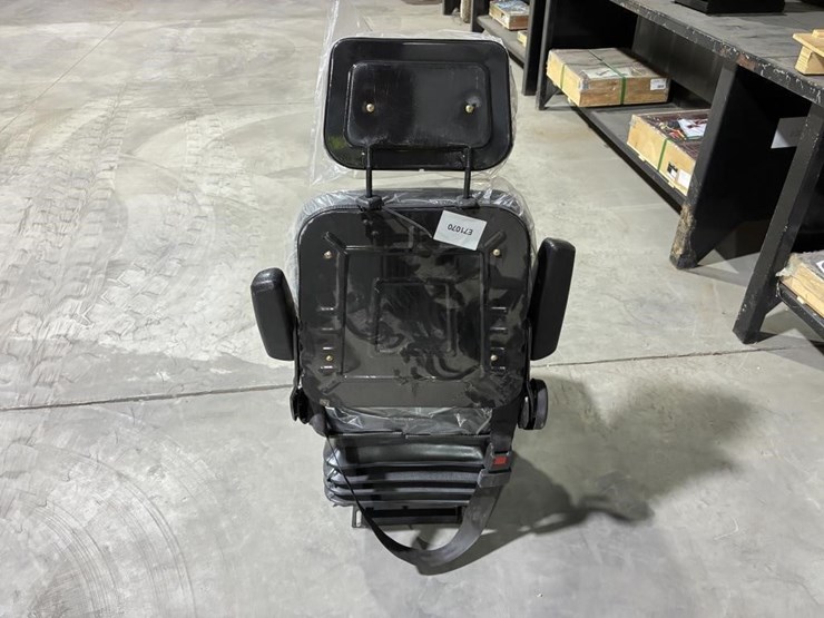 giyi-excavator-seat-image-3