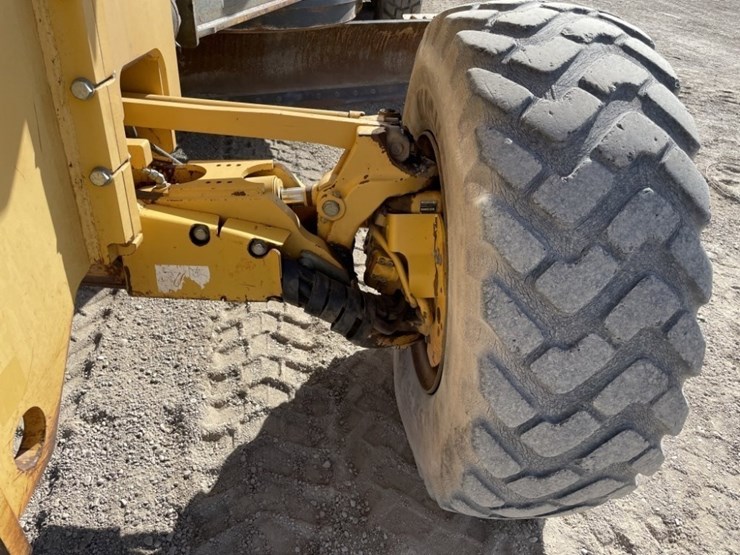 2012-deere-872g-image-44