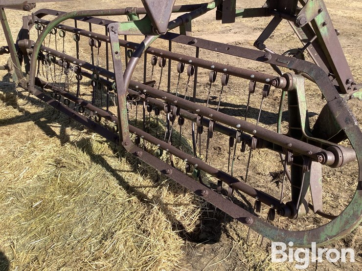 john-deere-lr2-pull-type-side-delivery-rake-image-13