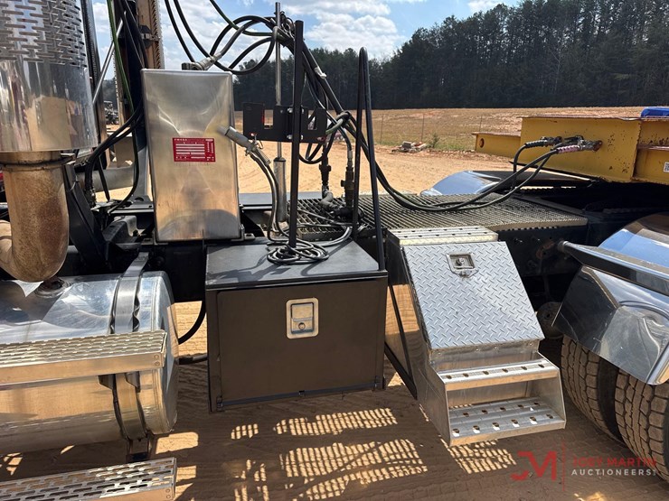 2001-mack-ch613-image-10