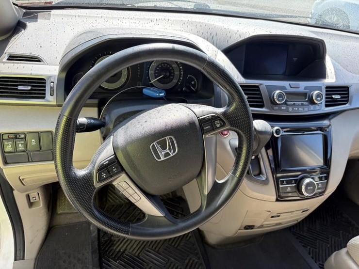 2016-honda-odyssey-image-16