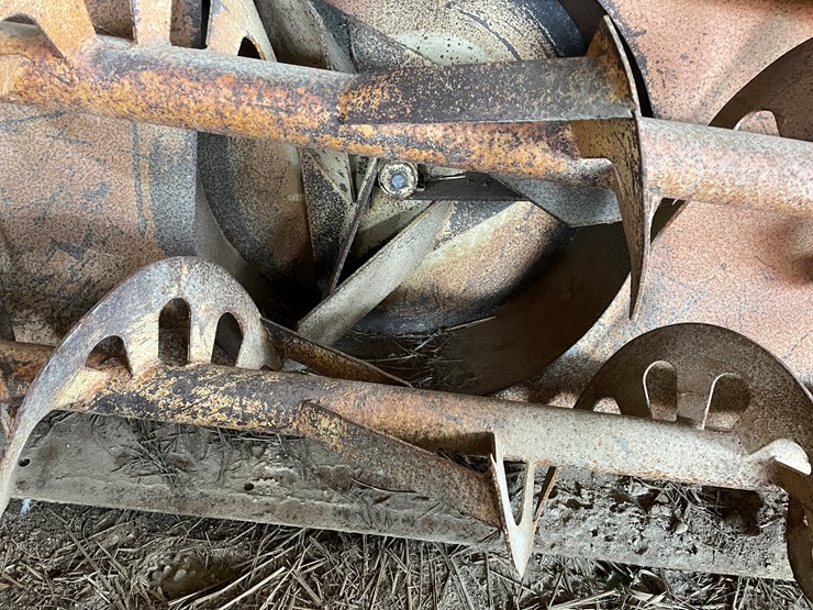 #2385-•-new-idea-avco-snowblower-image-3