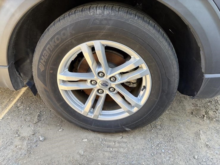 2022-ford-explorer-image-5