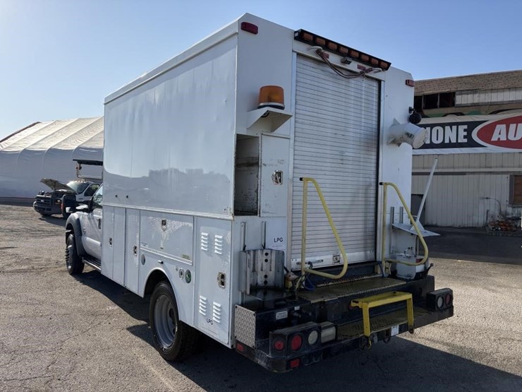 2011-ford-f550-xlt-image-4