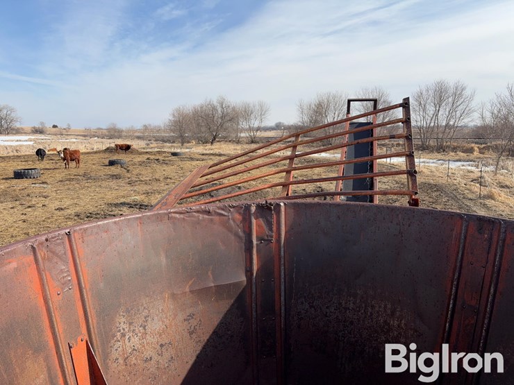 farmhand-900a-tub-grinder-image-14