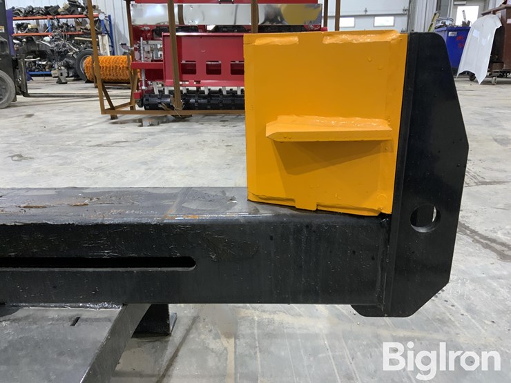 2025-massey-ferguson-730-image-11