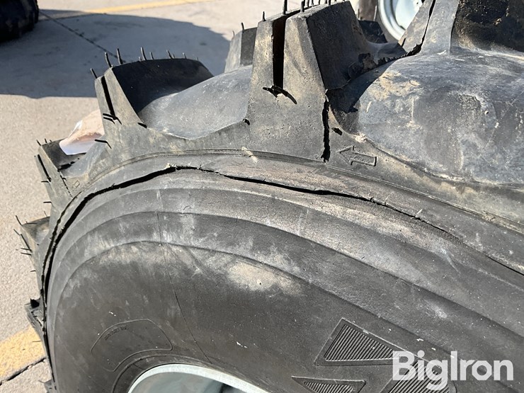 11r22.5-recapped-pivot-tires-&-rims-image-10