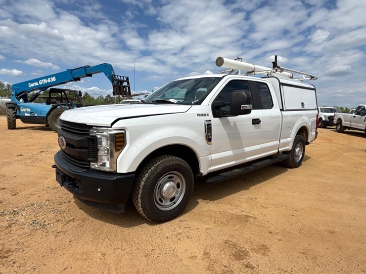 2019-ford-f250-xl-image-2