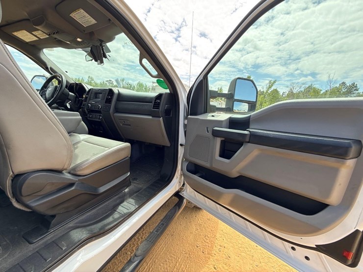 2017-ford-f450-xl-image-16