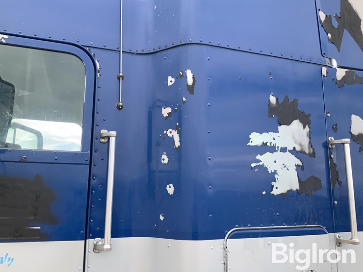 1995-freightliner-fld120-image-16