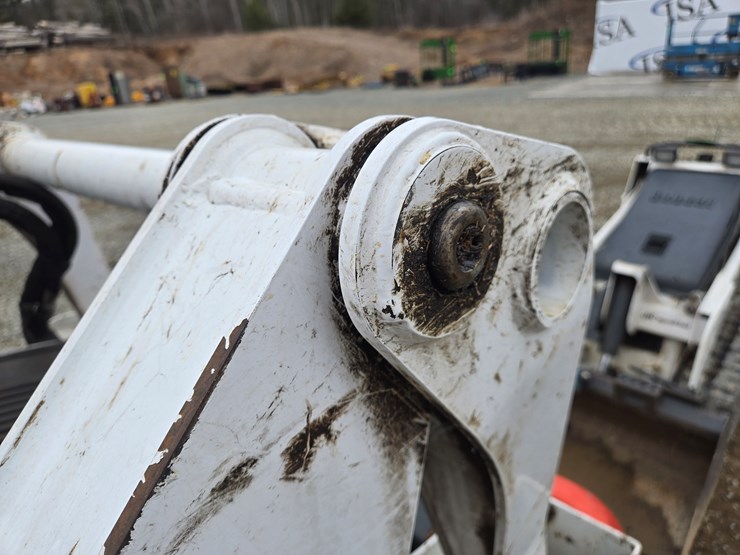 2017-bobcat-s570-image-32