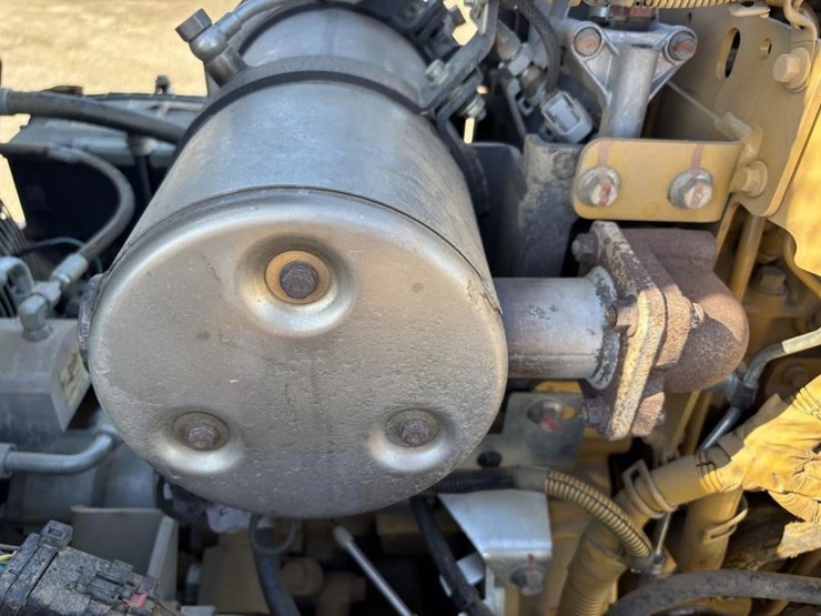 2018-caterpillar-cb24b-image-42