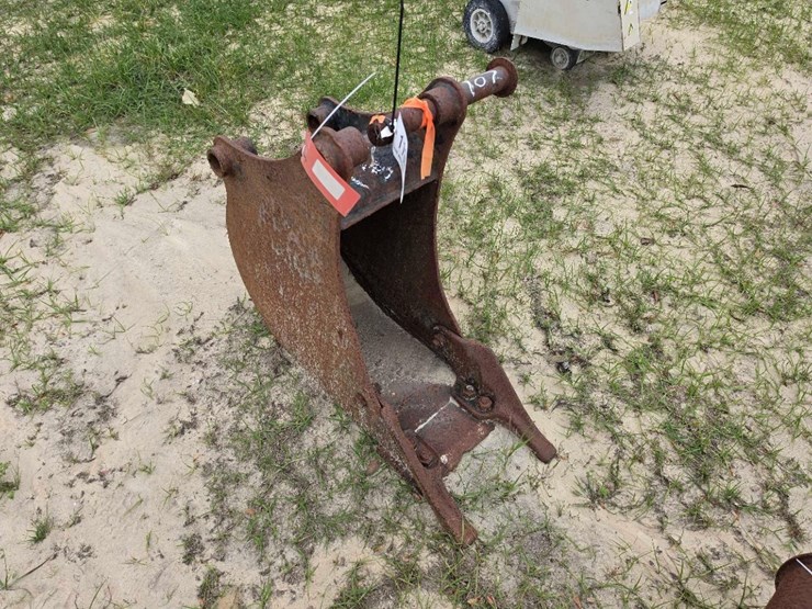 107---used-12"-jcb-bucket-image-4