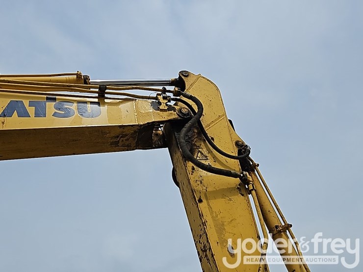 2016-komatsu-pc210-lc-11-image-14