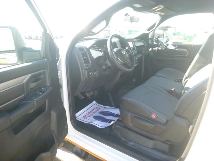 2024-dodge-2500-image-17