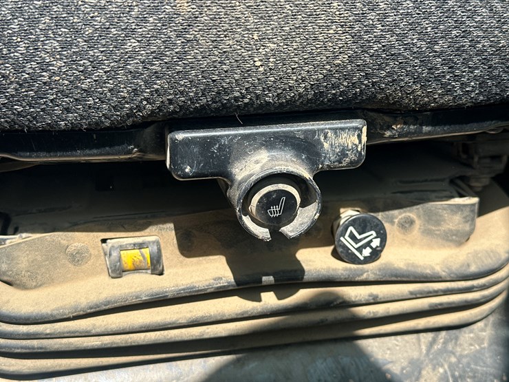 2017-caterpillar-239d-image-41