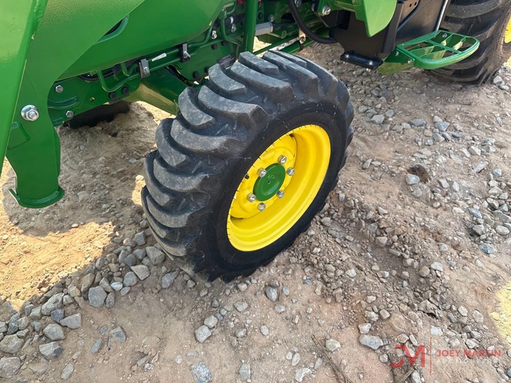 john-deere-3046r-image-11