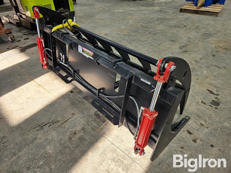 2025-massey-ferguson-730-image-5