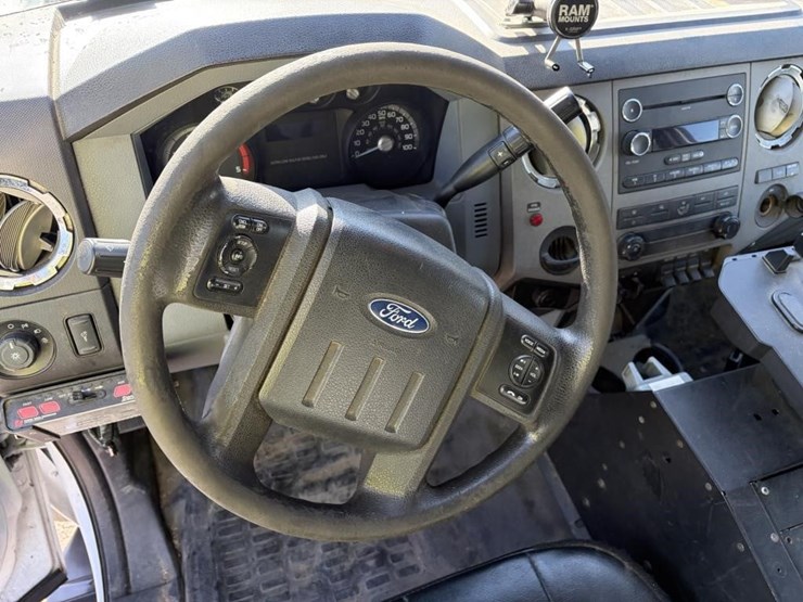 2011-ford-f550-xlt-image-13