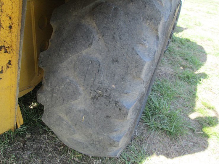 new-holland-b95b-image-15