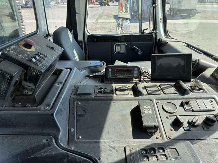 2010-autocar-xpeditor-image-11