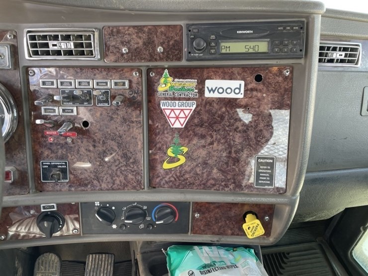 2007-kenworth-t300-image-35