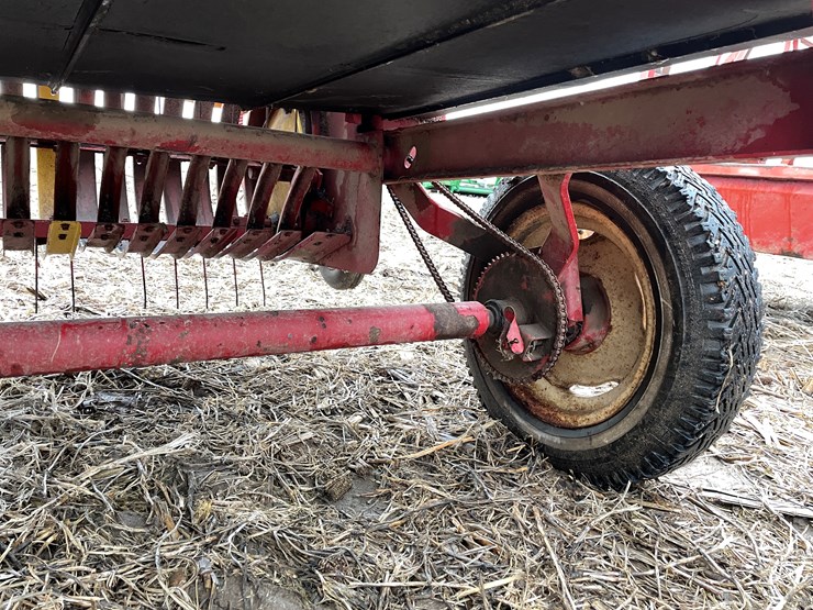 new-holland-144-image-12